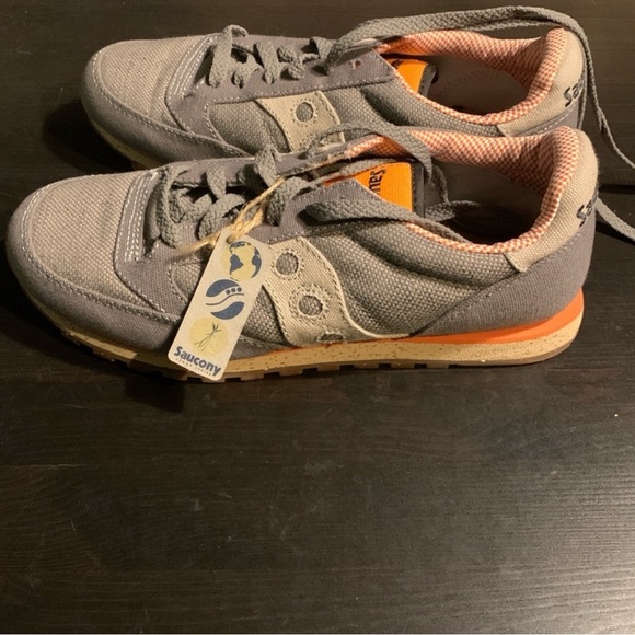 Saucony  NWT Men\'s CHARCOAL/ORANGE Jazz Low Pro Vegan Sneakers~Size 8